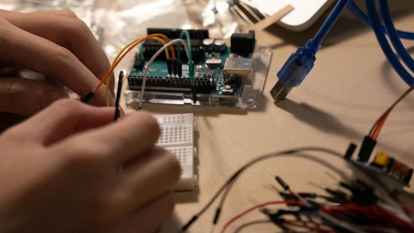 Arduino vs ESP32 : le comparatif complet pour choisir votre microcontrôleur
