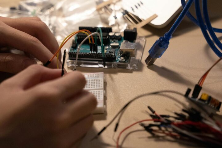 Arduino vs ESP32 : le comparatif complet pour choisir votre microcontrôleur