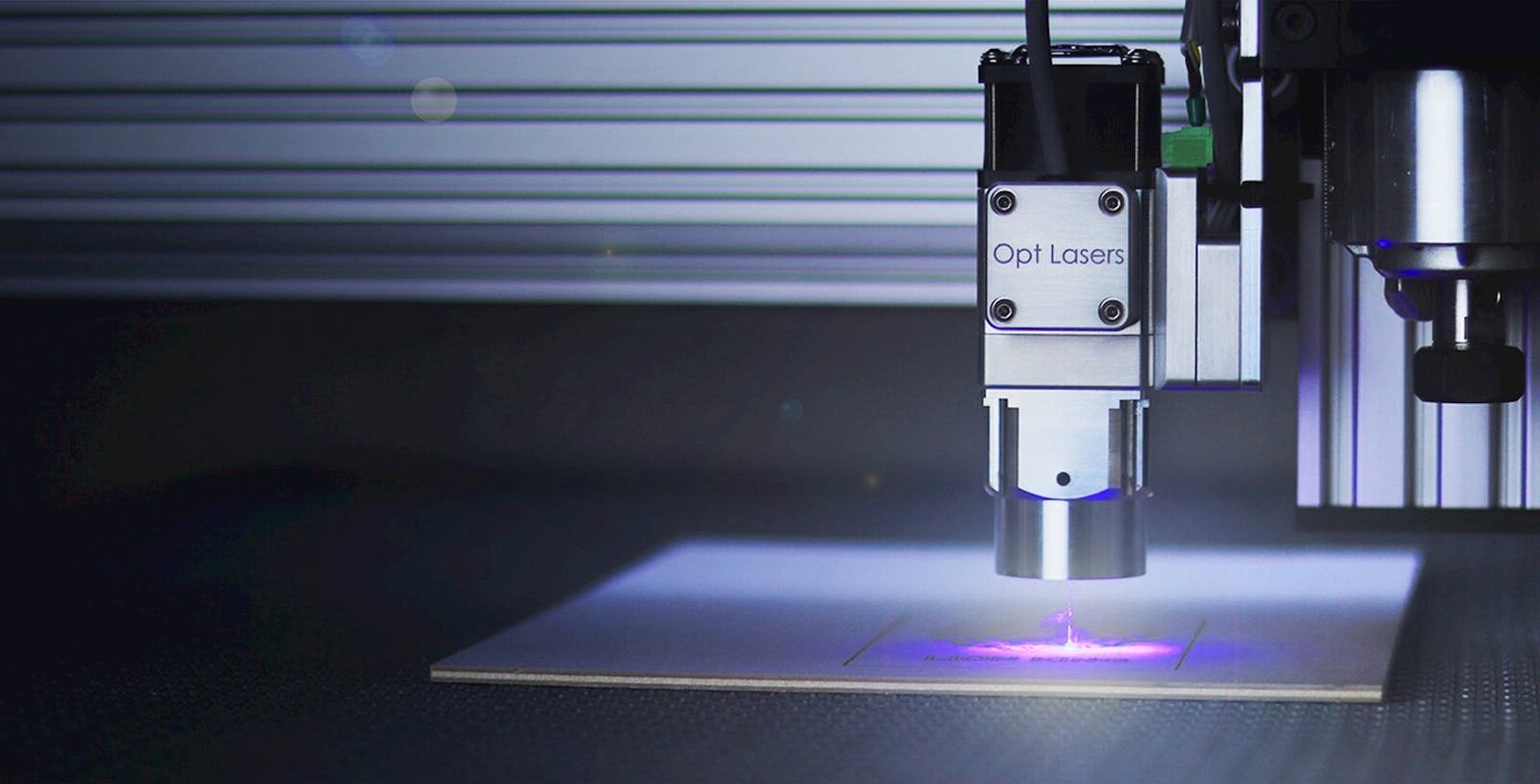 Graveur laser fermé : guide d&rsquo;achat complet 2026 (top 4 testés)
