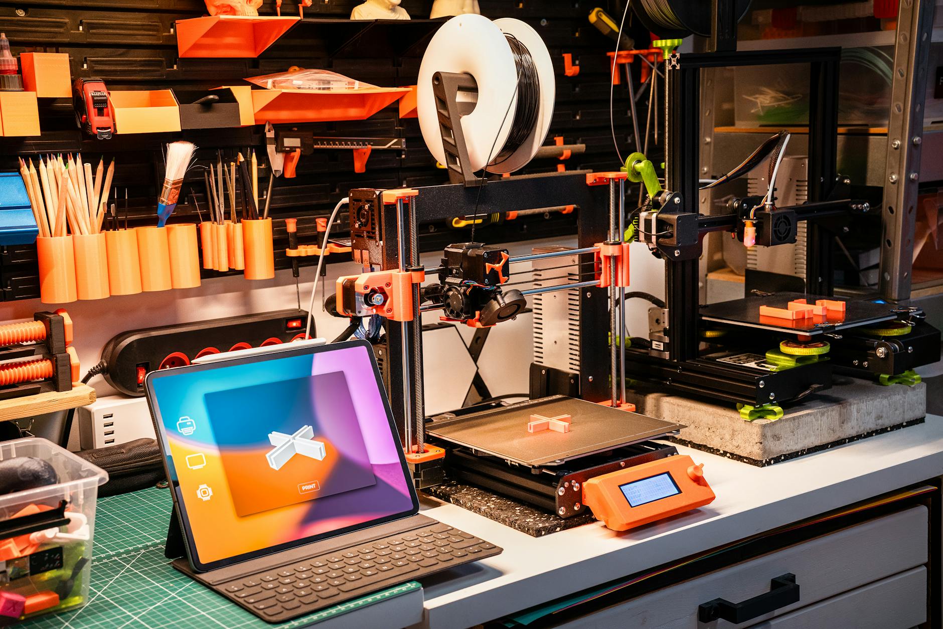 Impression 3D en cours sur imprimante bureau abordable