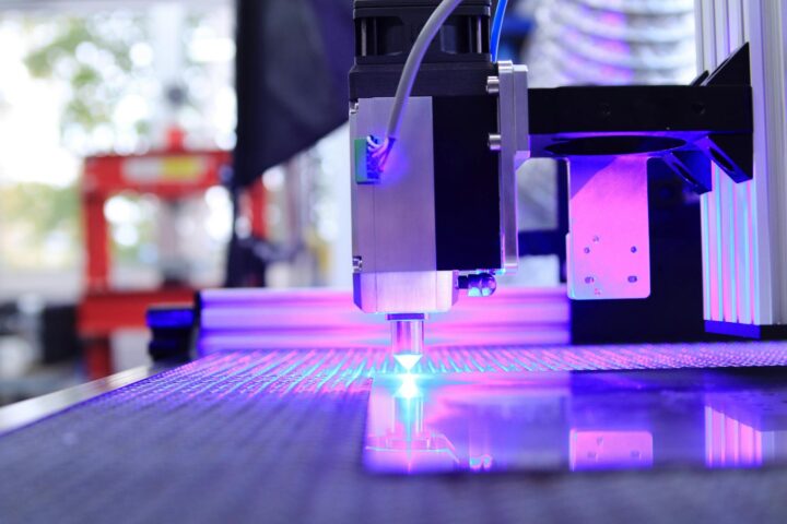 xTool P2 avis : le graveur laser CO2 55W tient-il ses promesses ?